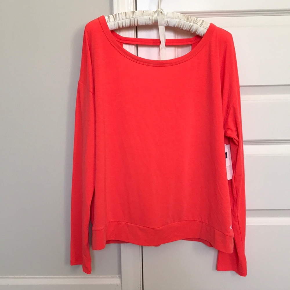 NWT. GapFit Breathe Coral workout shirt, Large.